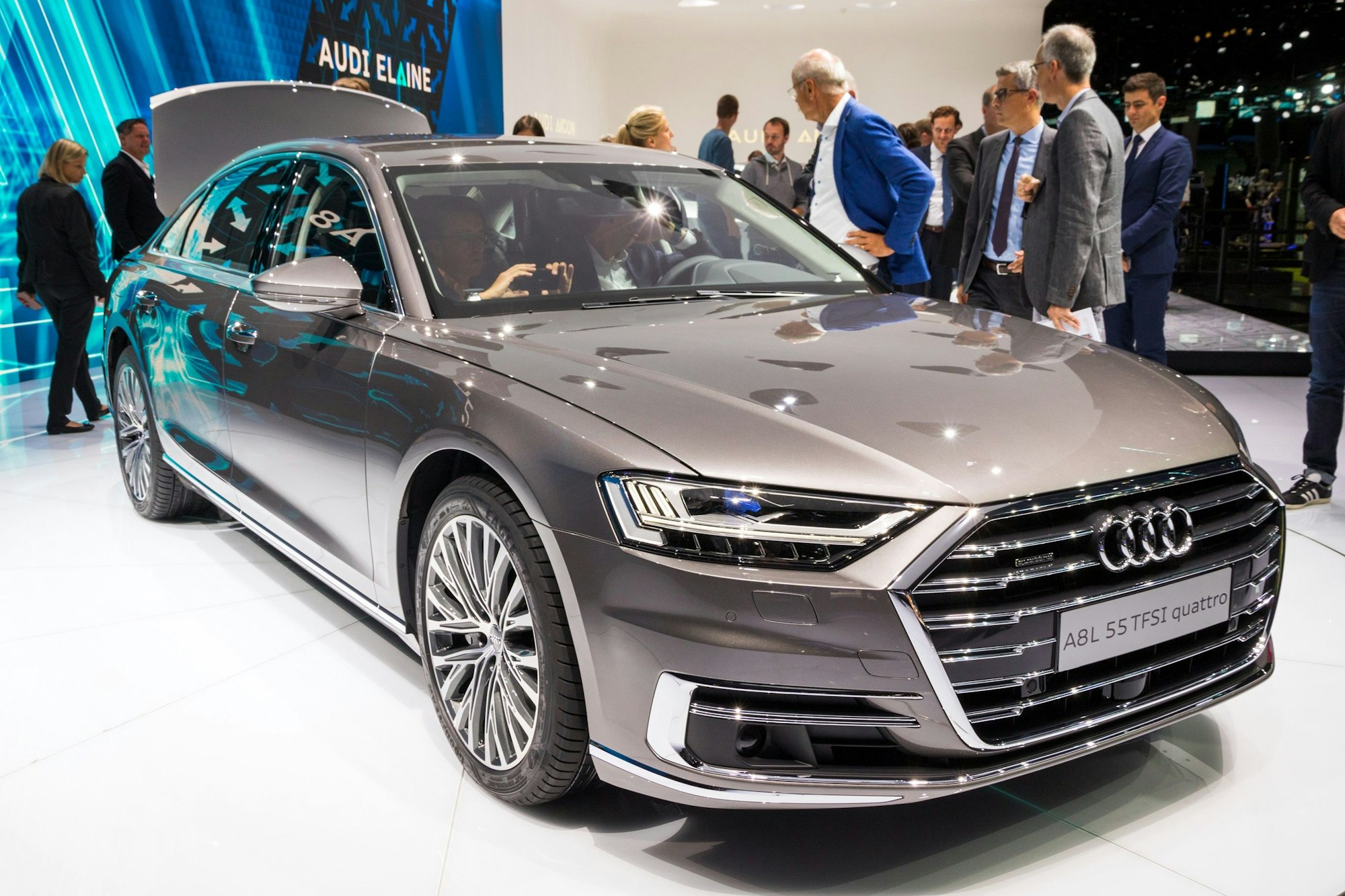 Ein Audi A8 L Quattro auf der IAA in Frankfurt (Archivbild). Hendrik Wüst fährt ein neueres Modell in Schwarz.