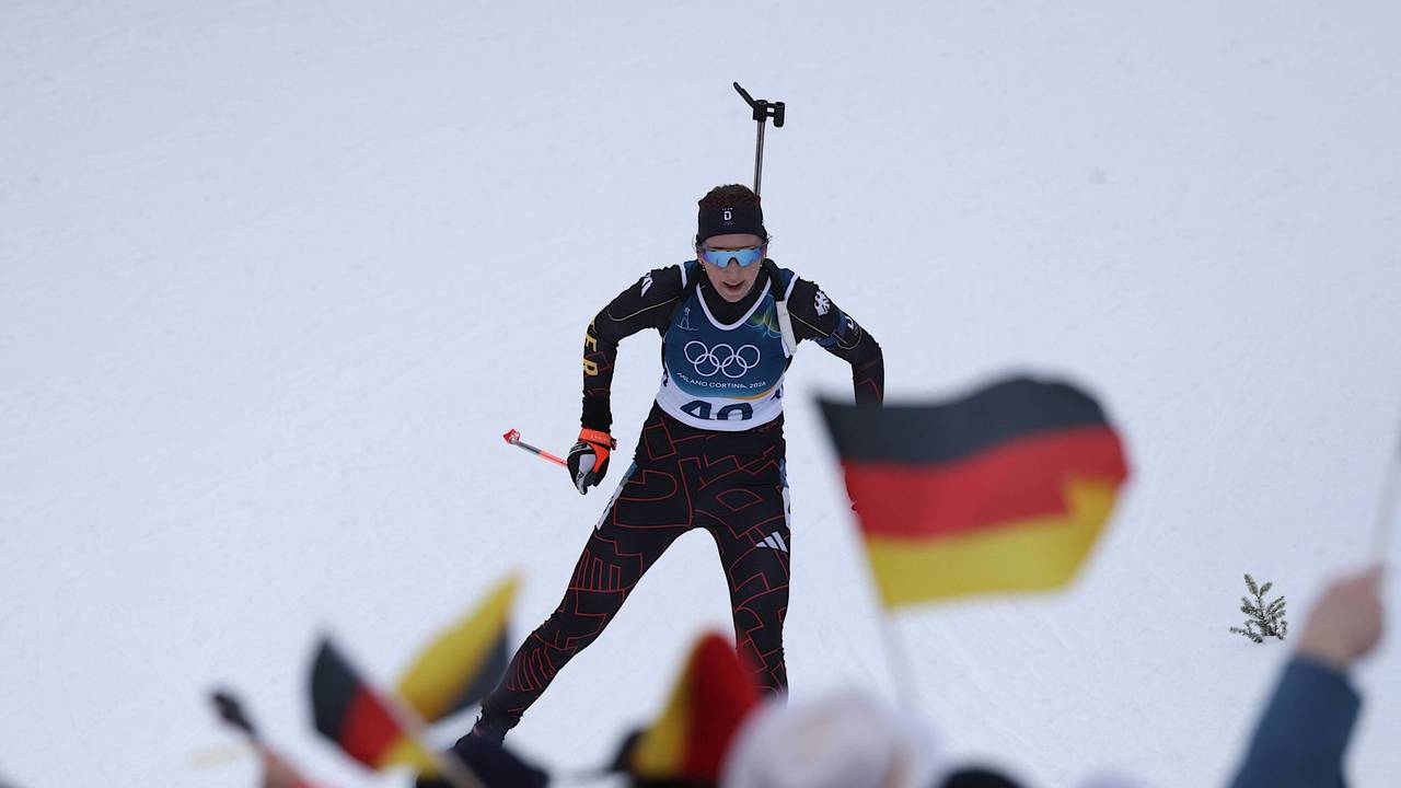 Franziska Preuß beim Biathlon auf der Strecke.