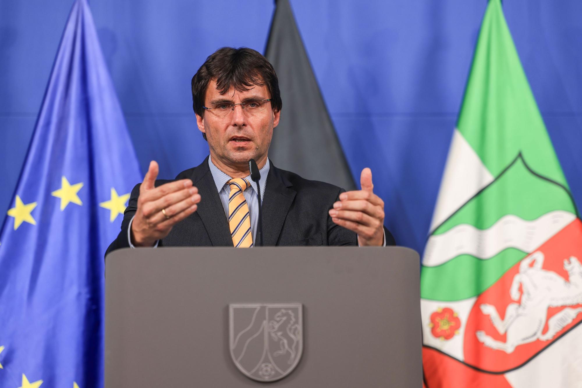 Marcus Optendrenk (CDU) spricht auf einer Pressekonferenz nach der Kabinettssitzung zum Haushaltsentwurf 2025 und zum Nachtragshaushalt.