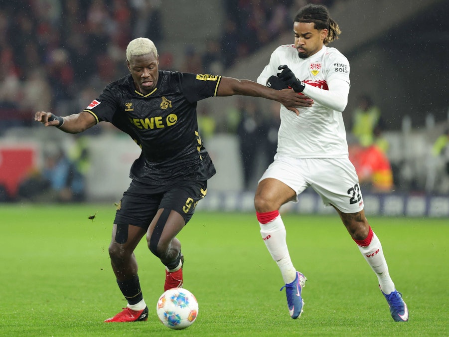 Ragnar Ache im Duell mit Lorenz Assignon.