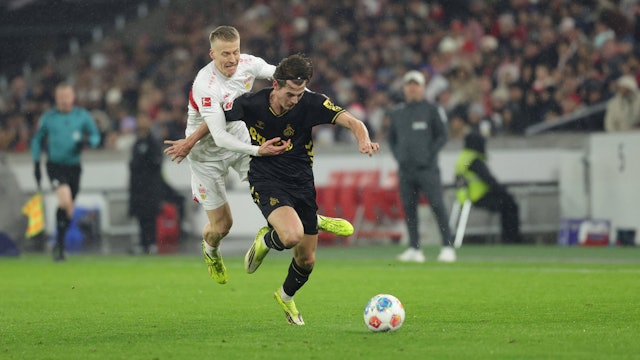 Jakub Kaminski im Duell mit Chris Führich.