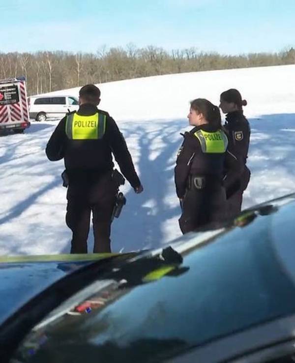Polizei und Rettungskräfte bei einem Einsatz in Rostock