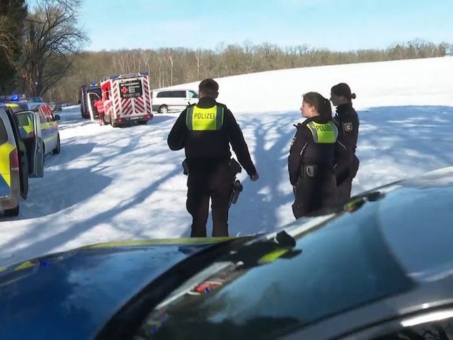 Polizei und Rettungskräfte bei einem Einsatz in Rostock