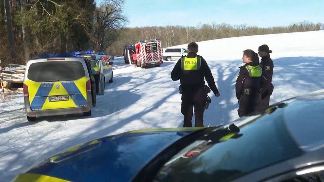 Polizei und Rettungskräfte bei einem Einsatz in Rostock