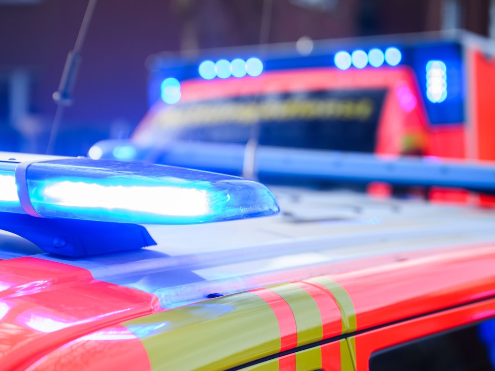 Rettungsfahrzeuge mit Blaulicht