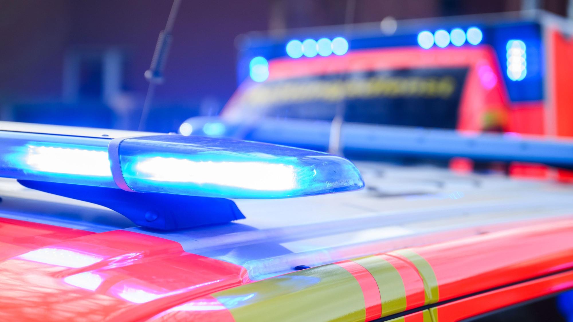 Rettungsfahrzeuge mit Blaulicht
