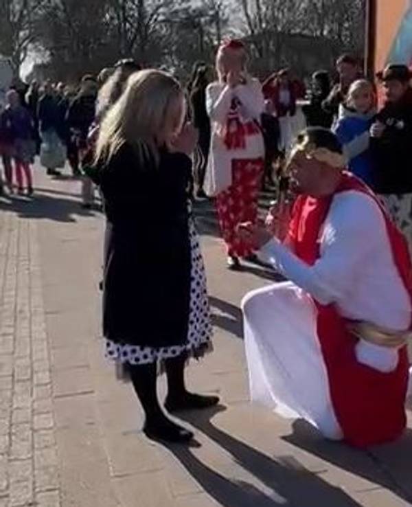 Heiratsantrag beim Karneval in Höhenhaus