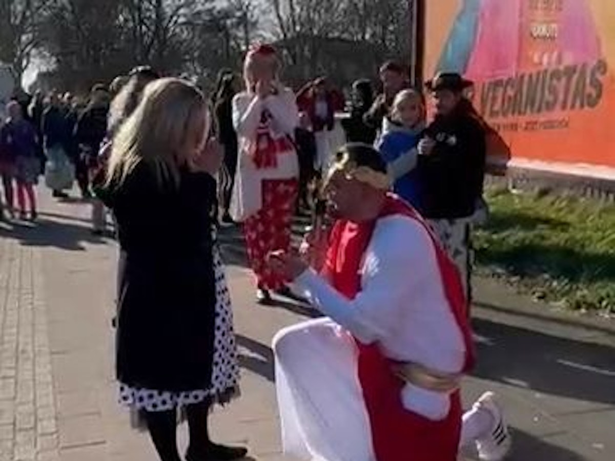 Heiratsantrag beim Karneval in Höhenhaus