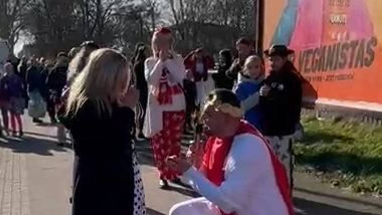 Heiratsantrag beim Karneval in Höhenhaus