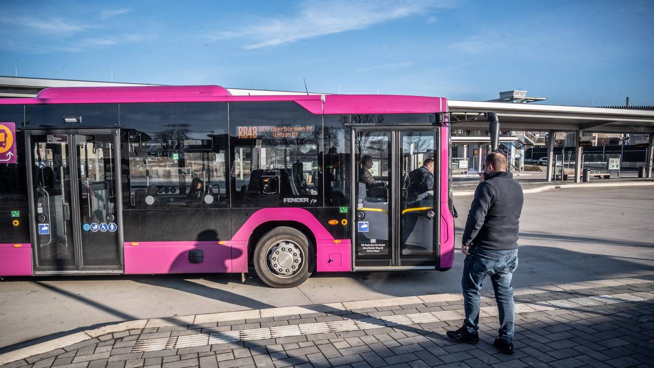 Schienenersatzverkehr in Opladen Generalsanierung der Bahnstrecke Köln-Hagen Bild: Ralf Krieger