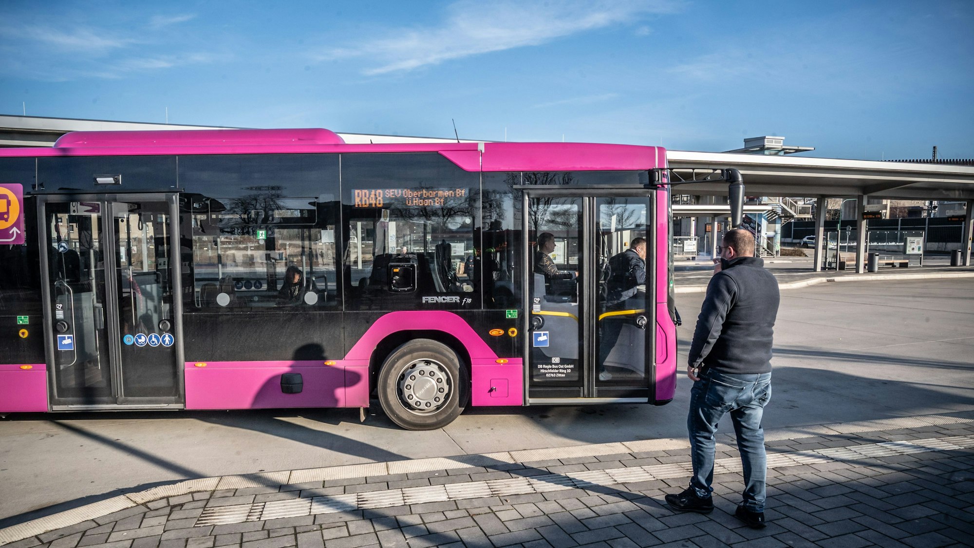 Schienenersatzverkehr in Opladen Generalsanierung der Bahnstrecke Köln-Hagen Bild: Ralf Krieger