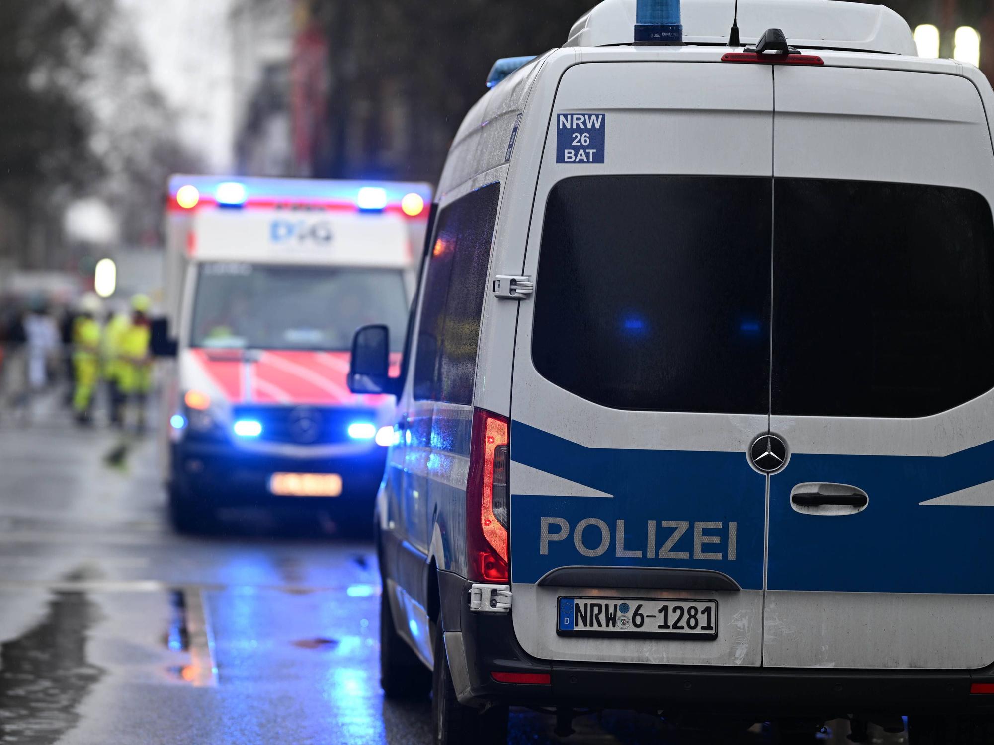 Polizei und Rettungskräfte im Einsatz