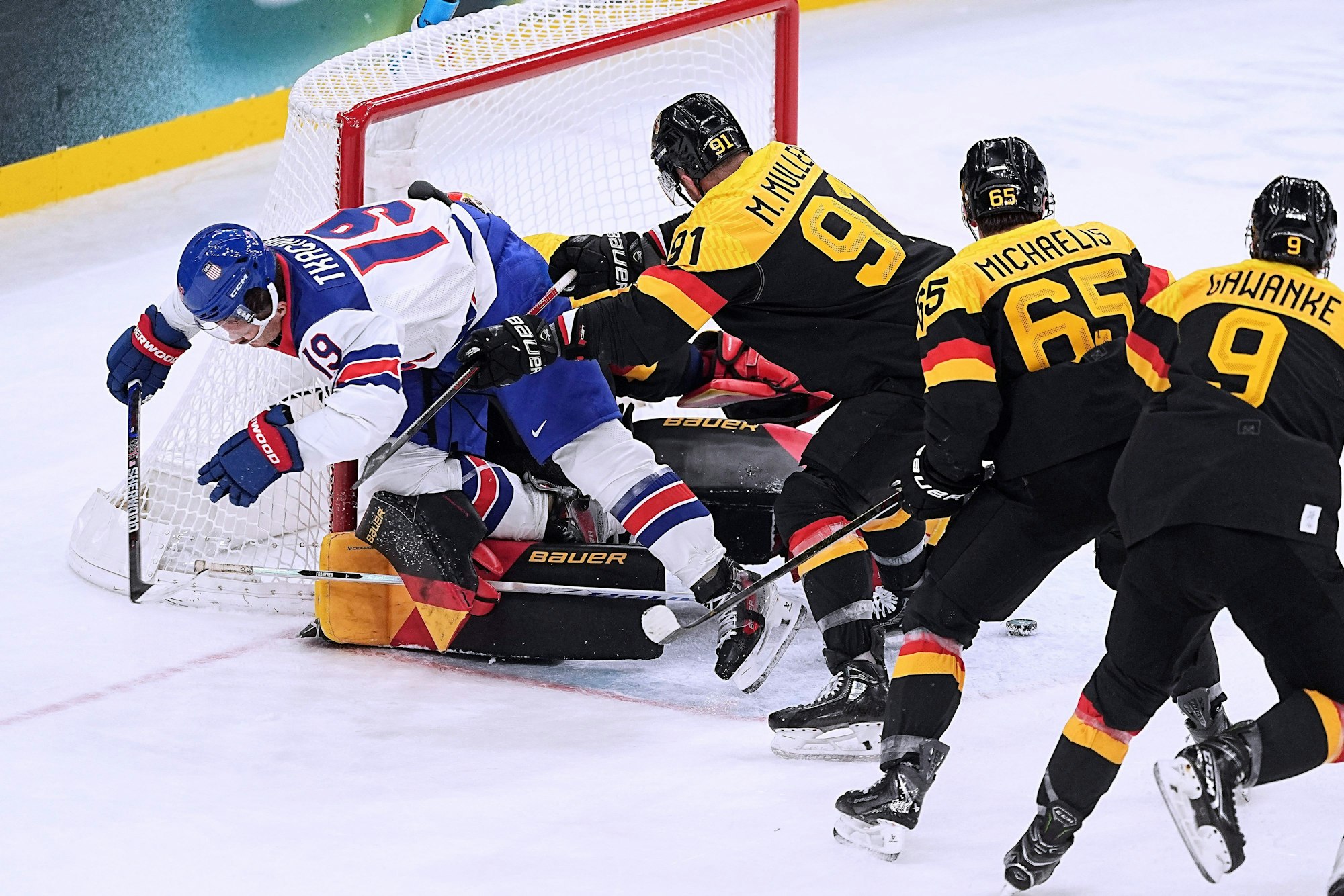 Moritz Müller verteidigt vor dem deutschen Tor.