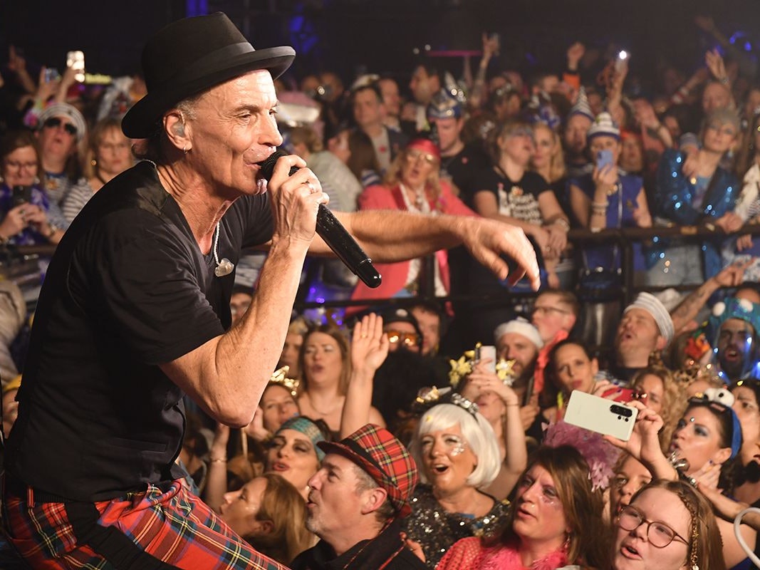 Peter Brings beim Auftritt im Bootshaus.