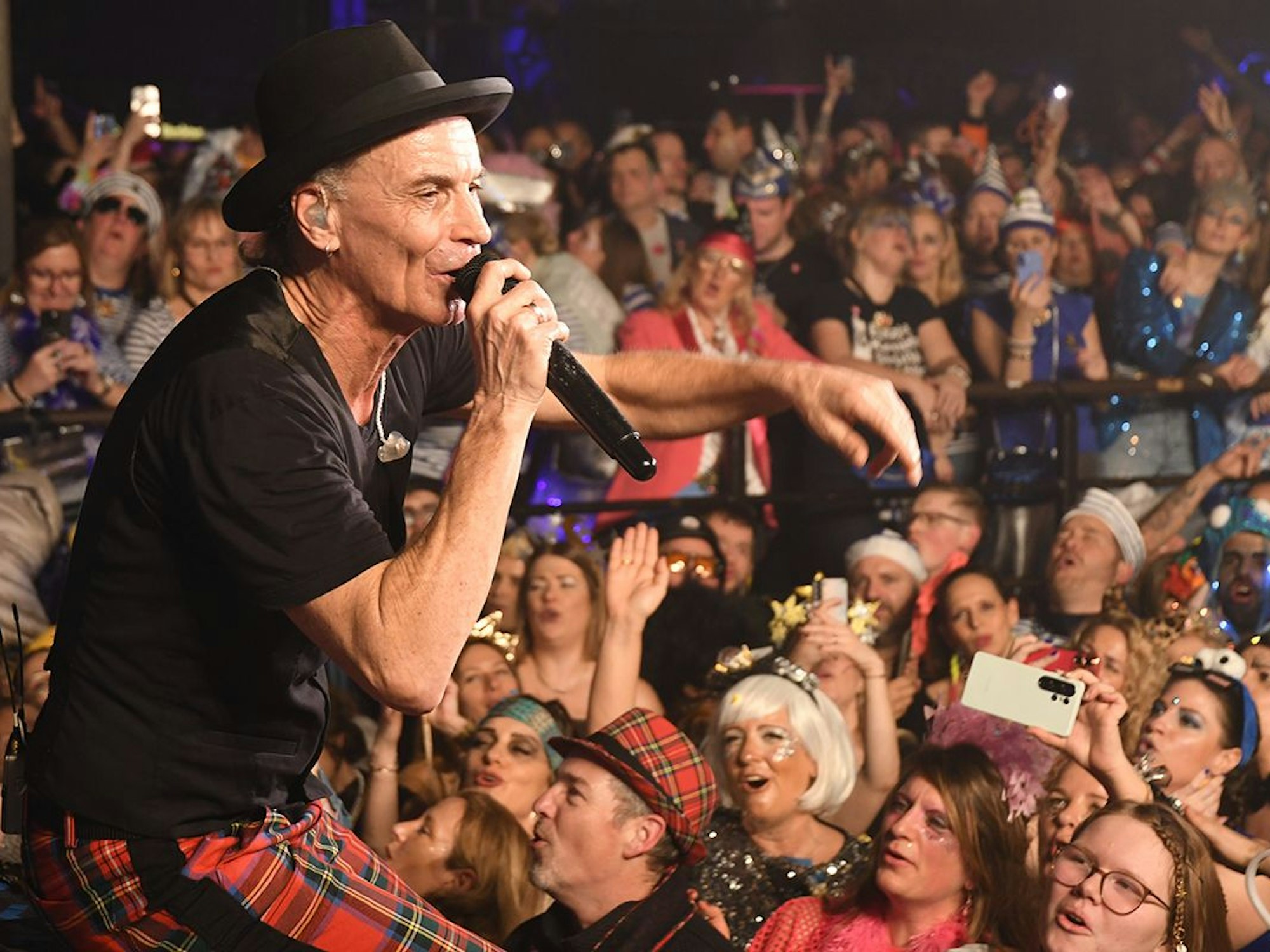 Peter Brings beim Auftritt im Bootshaus.