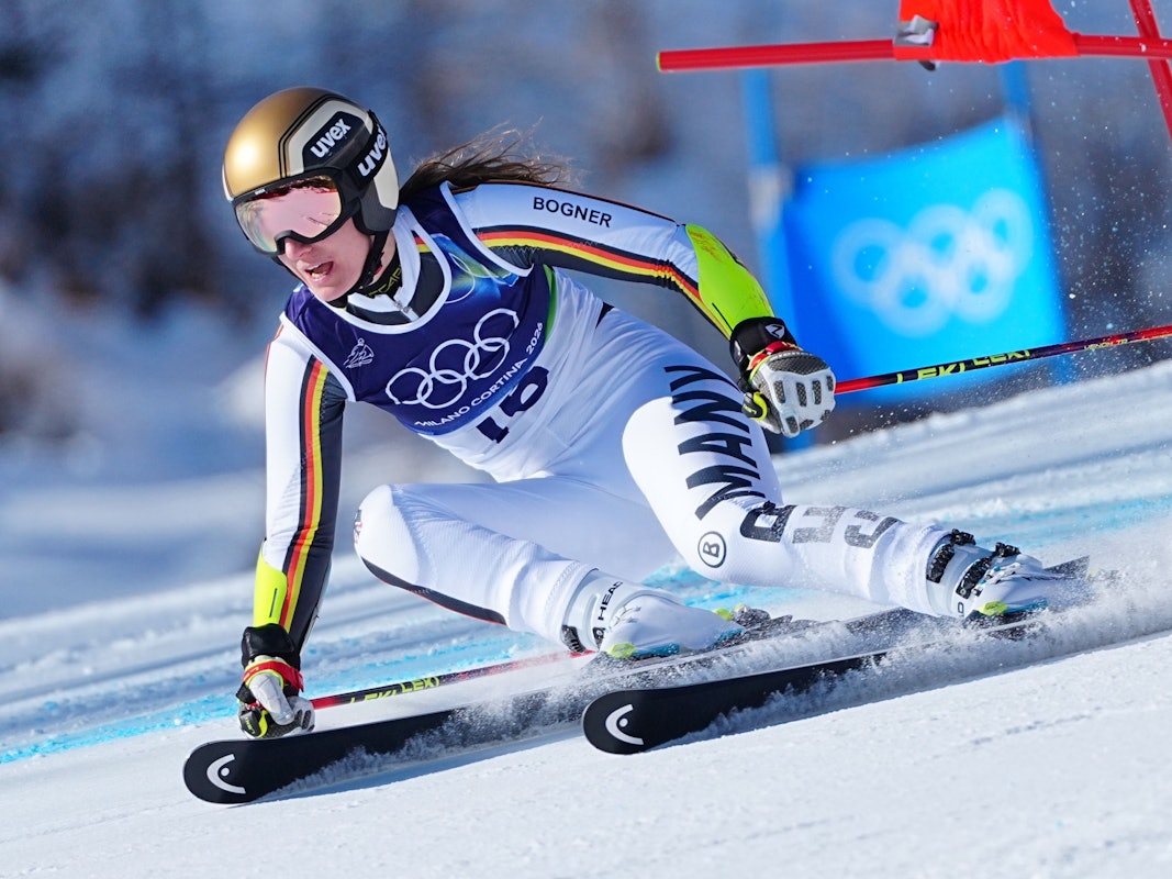 Skirennläuferin Lena Dürr beim olympischen Riesenslalom in Aktion.