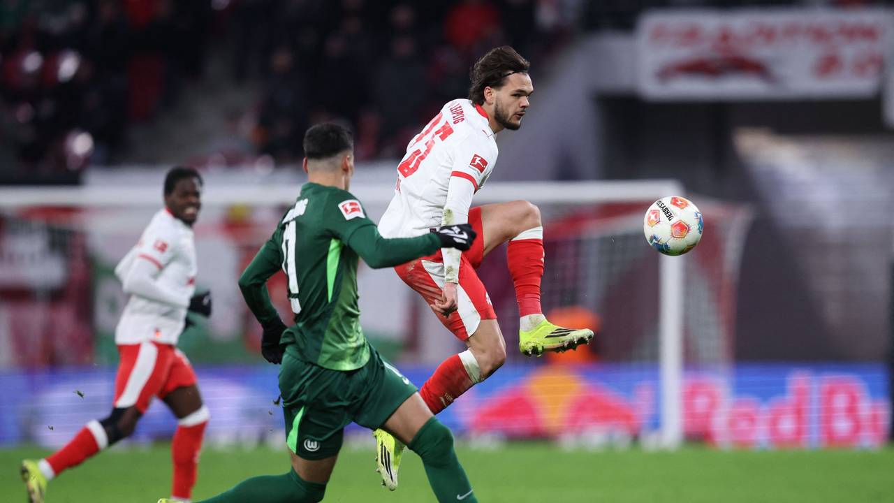 Max Finkgräfe im Spiel gegen den VfL Wolfsburg in Aktion.
