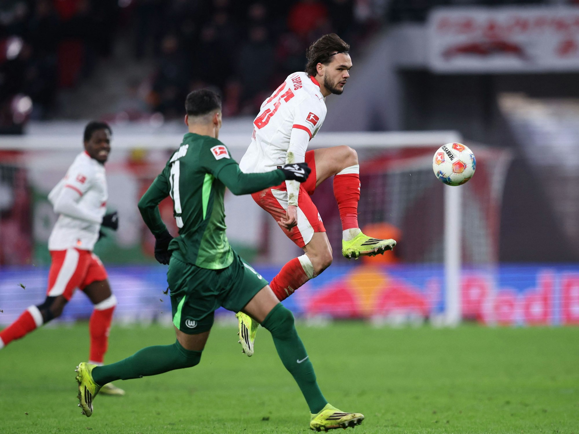 Max Finkgräfe im Spiel gegen den VfL Wolfsburg in Aktion.