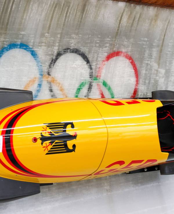 Laura Nolte mit ihrem Mono-Bob im Eiskanal bei Olympia 2026.