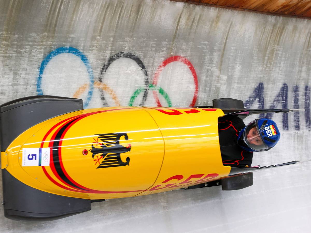 Laura Nolte mit ihrem Mono-Bob im Eiskanal bei Olympia 2026.