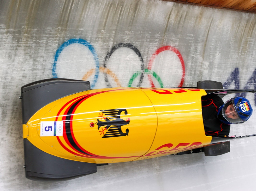 Laura Nolte mit ihrem Mono-Bob im Eiskanal bei Olympia 2026.