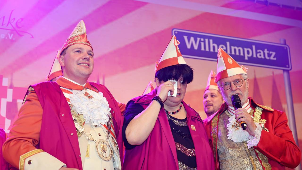 Ingrid Kühne steht zwischen Michael Gerhold und Joachim Wüst.