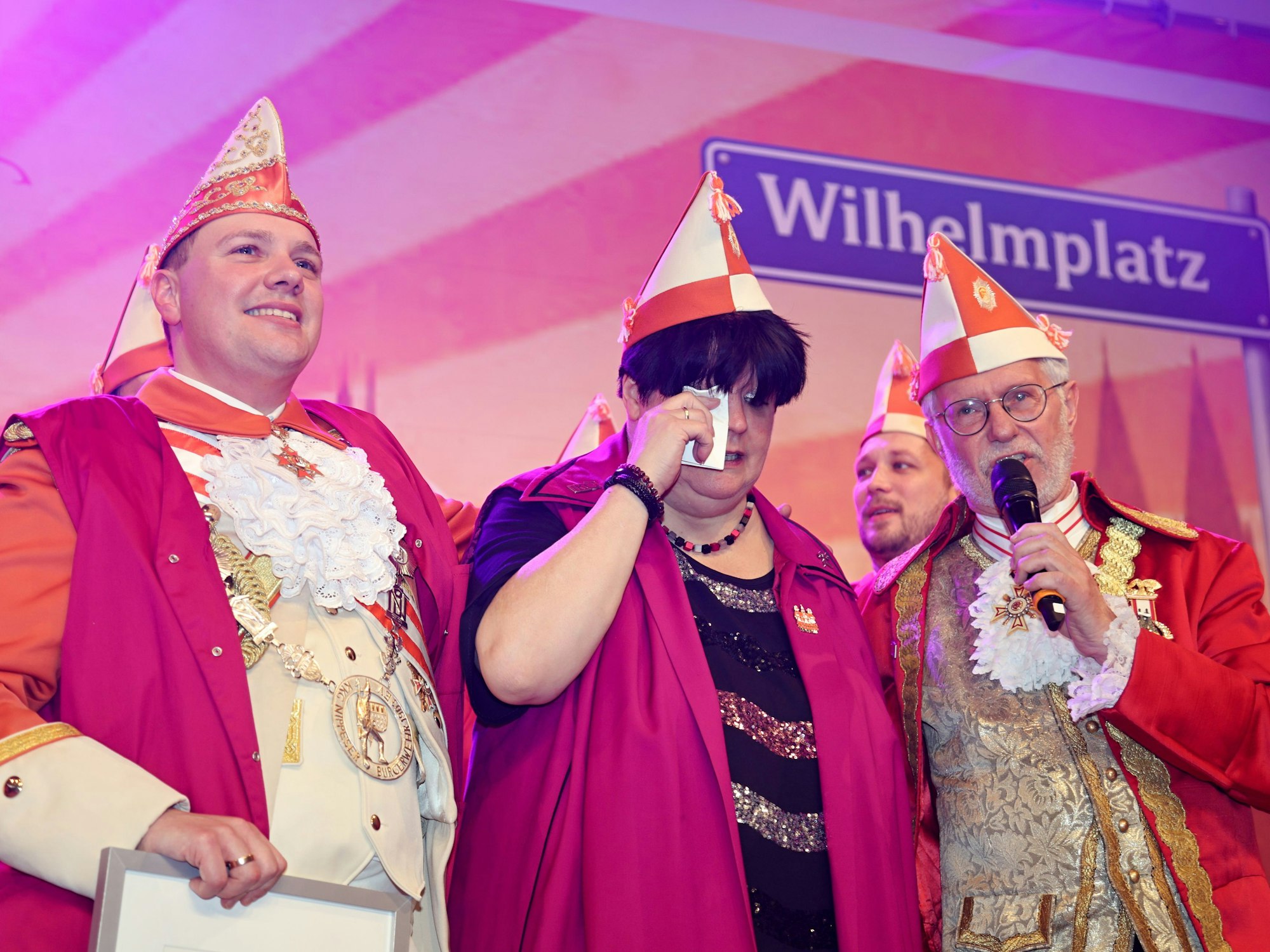 Ingrid Kühne steht zwischen Michael Gerhold und Joachim Wüst.