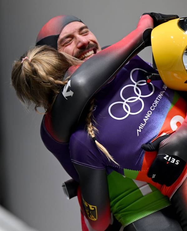 Susanne Kreher und Axel Jungk jubeln im Ziel.