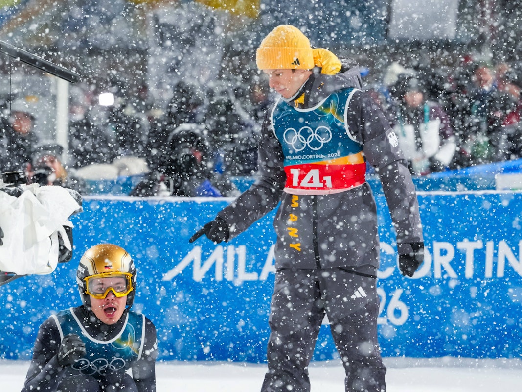 Philipp Raimund und Andreas Wellinger im Schnee-Chaos.