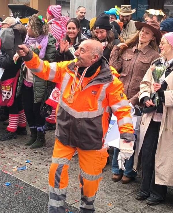 Akyol (62) sorgt für Stimmung und einen sauberen Zugweg.