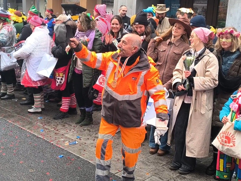 Akyol (62) sorgt für Stimmung und einen sauberen Zugweg.