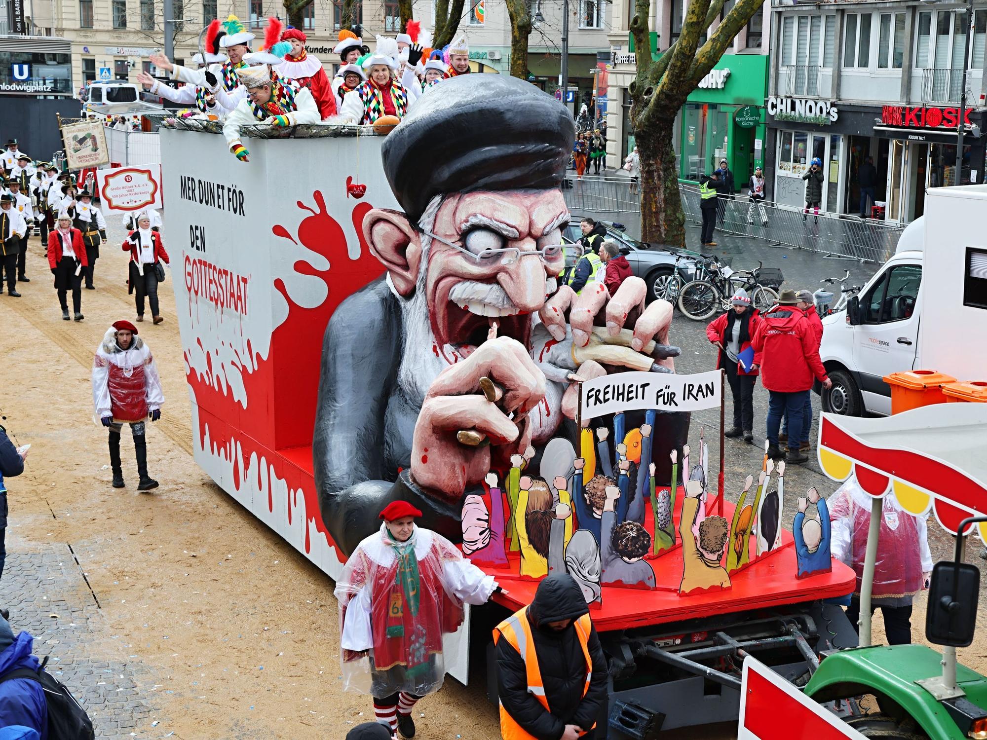 Geheimwagen zum Thema Iran im Rosenmontagszug.