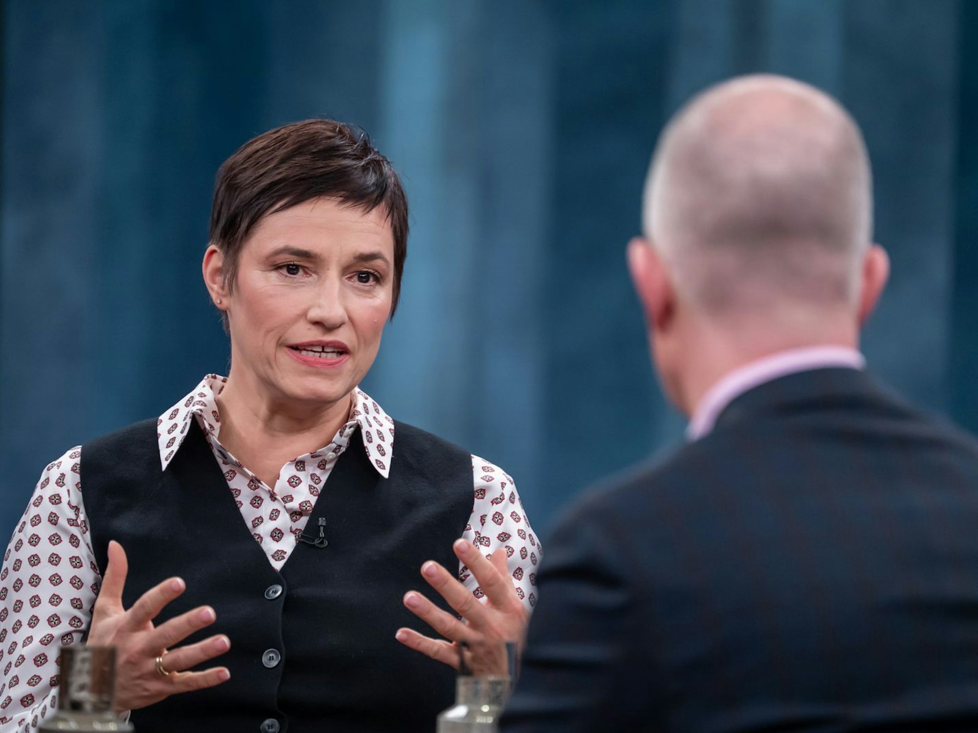 Konfliktforscherin Nicole Deitelhoff verwies darauf, dass Rubios Vision einer transatlantischen Zusammenarbeit immer noch auf den Werten von Donald Trumps MAGA-Bewegung beruhe. (Bild: ARD / Thomas Ernst)