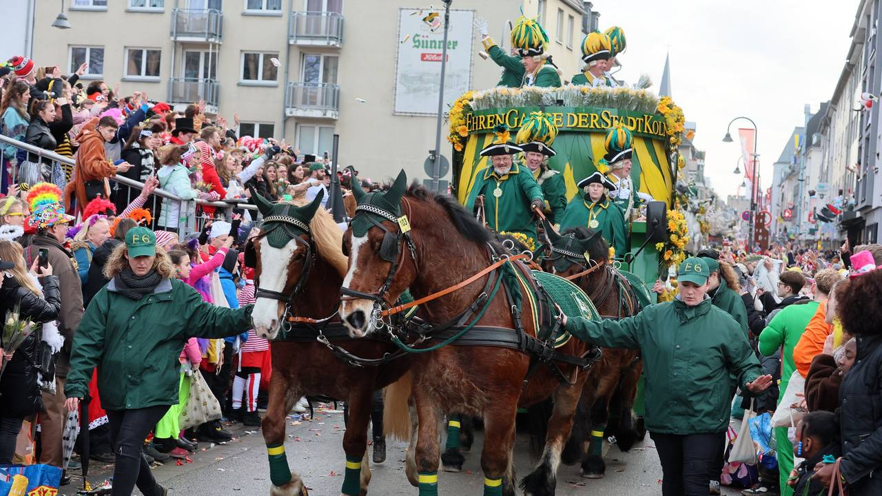 Rosenmontagszug, Pferdegespann der Ehrengarde auf der Severinstraße, 12.02.2024, Bild: Herbert Bucco