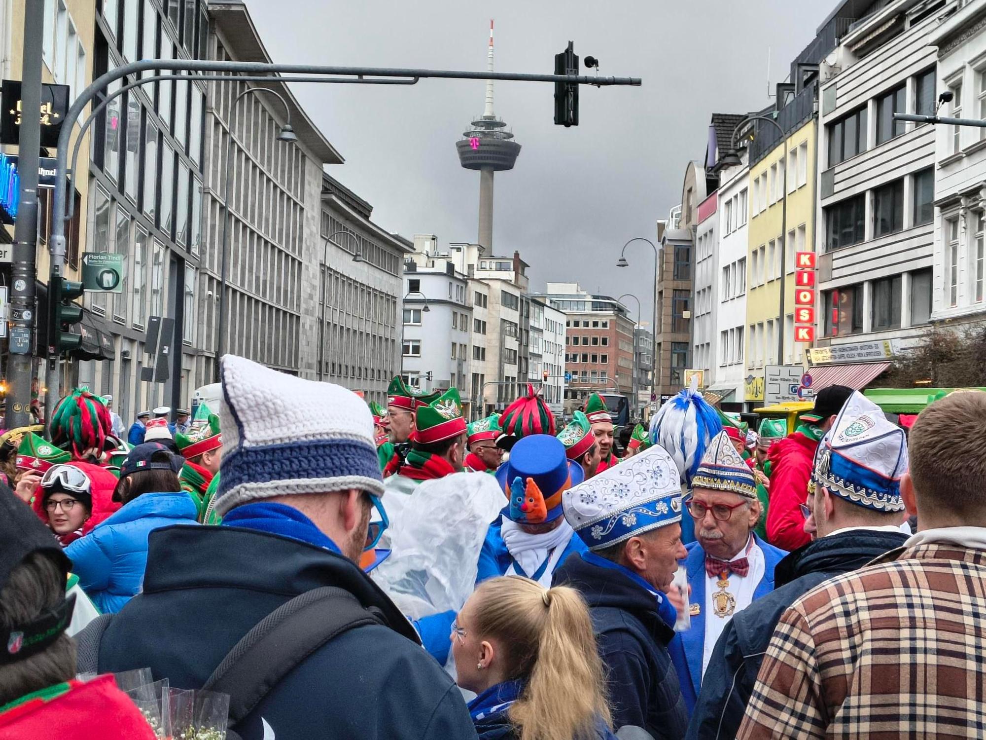 Der wird grad nochmal richtig dunkel. Der nächste Schauer kommt.