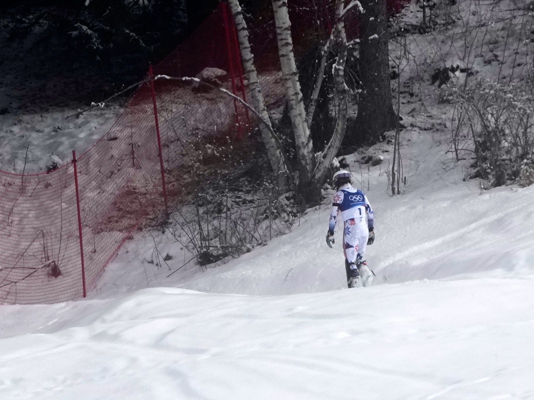 Atle Lie McGrath geht zerknirscht durch den Schnee.