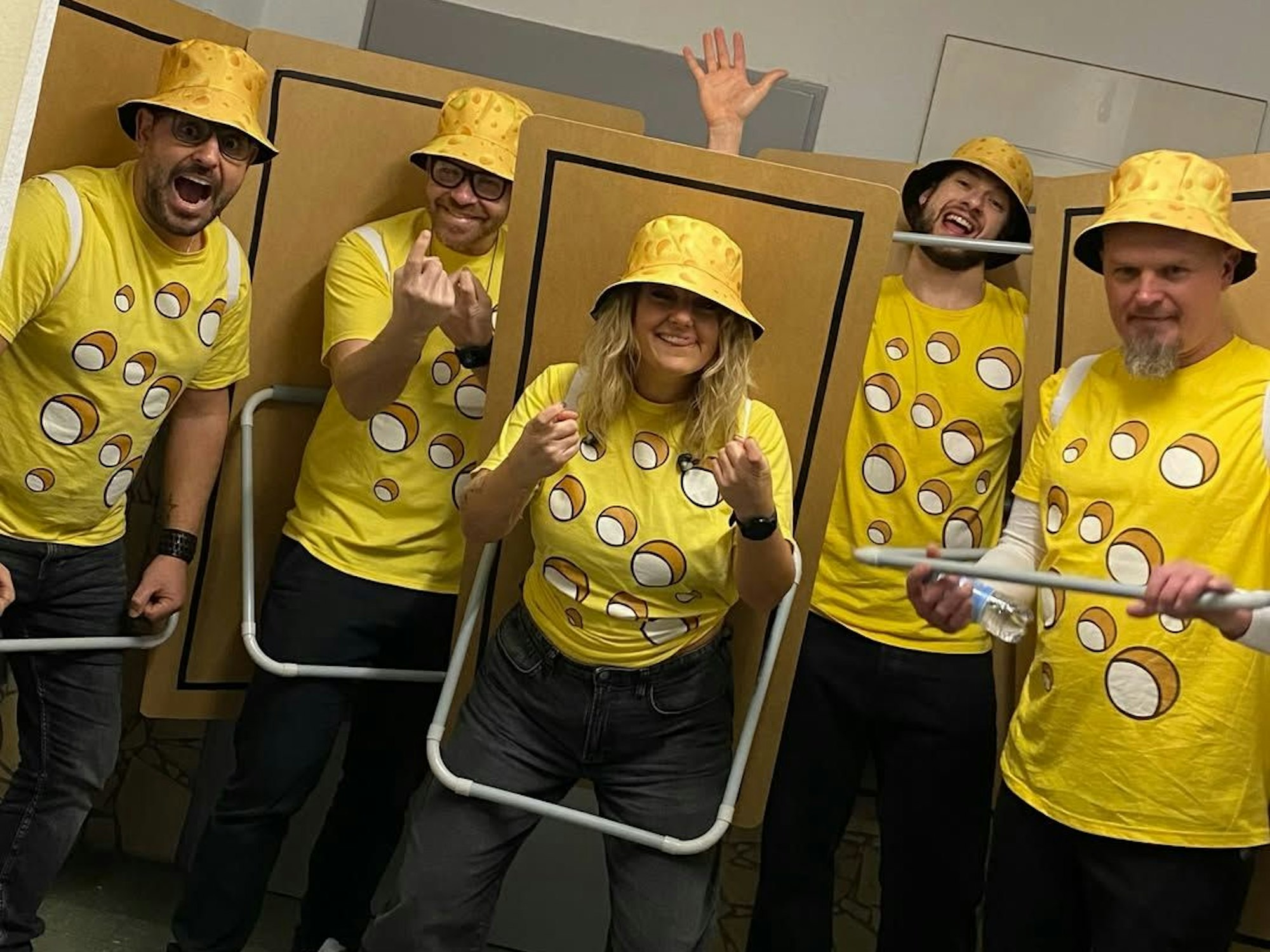 Kempes Feinest in Kostümen.