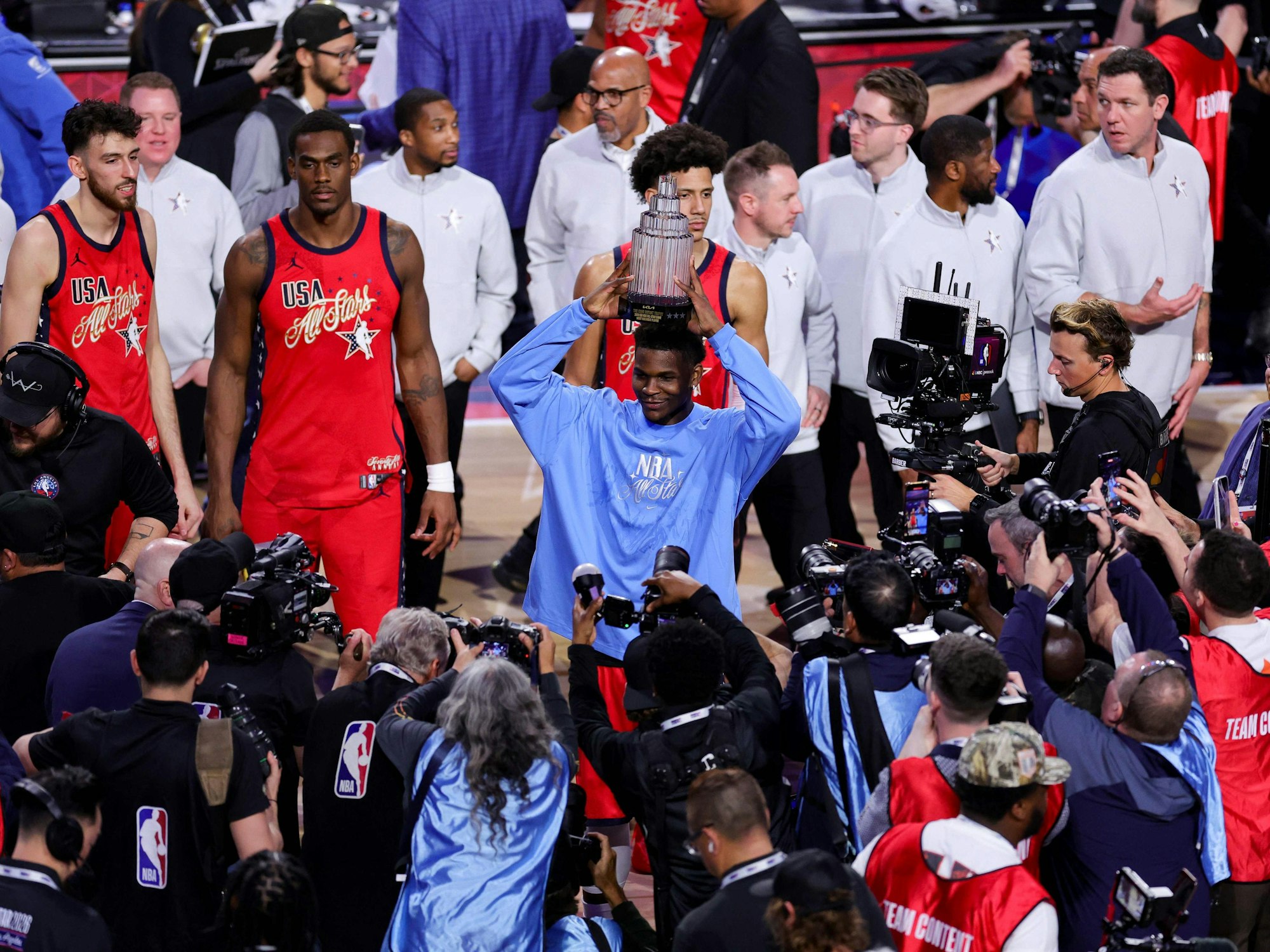 Anthony Edwards bei seiner Auszeichnung als wertvollster Spieler des All-Star-Games.