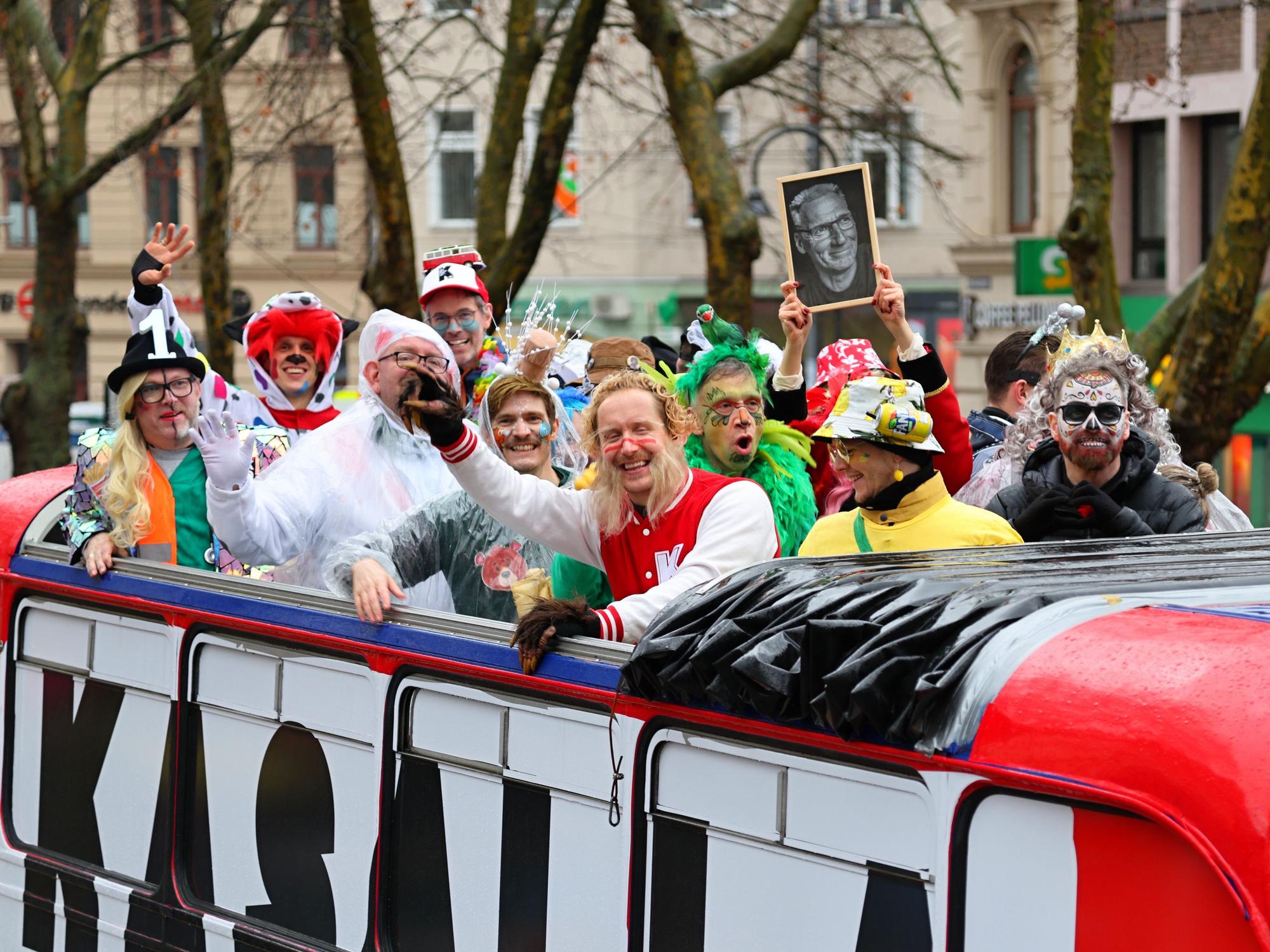 Die Band Kasalla im Rosenmontagszug.