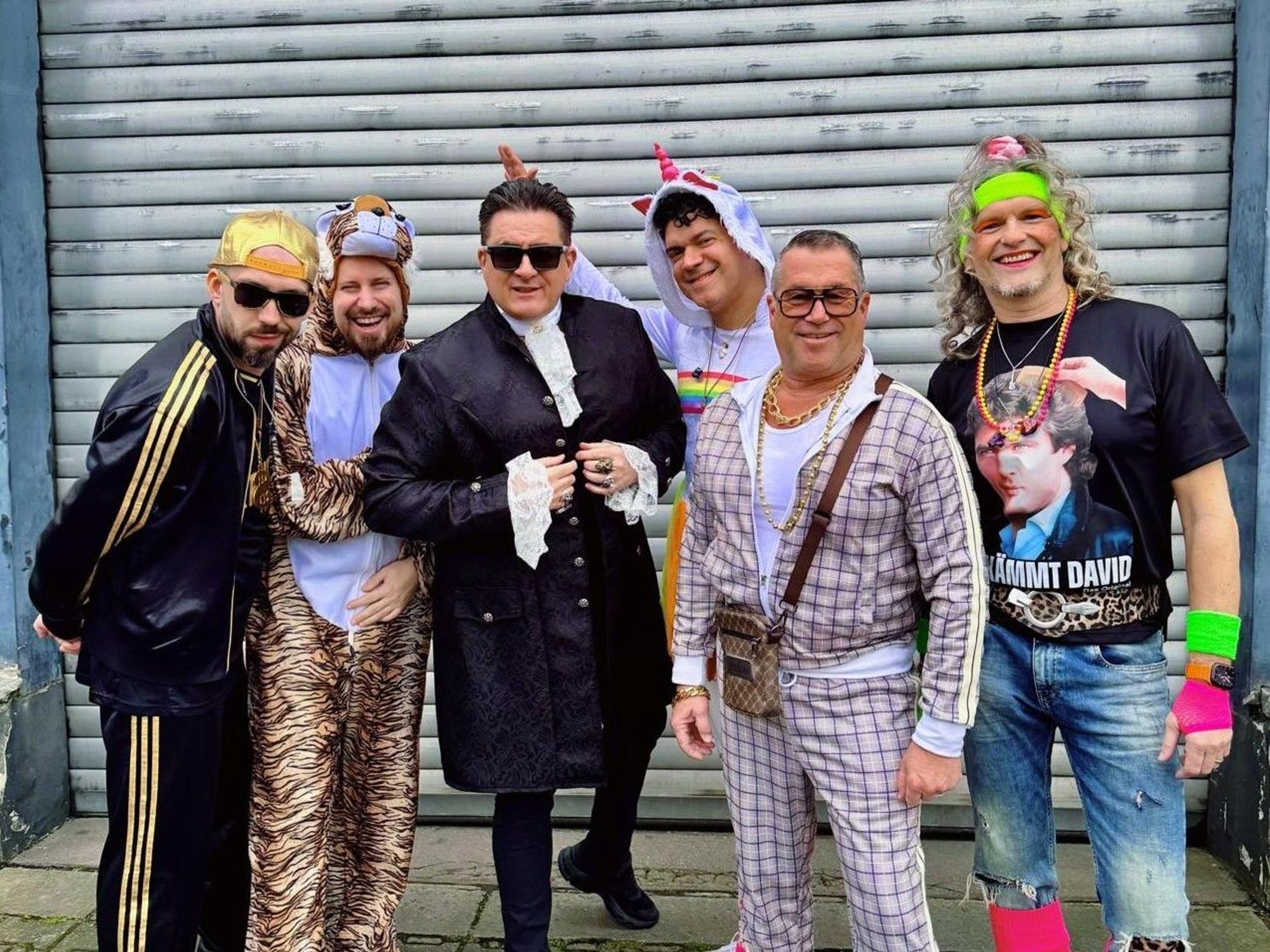 Die Domstürmer im Kostüm vor dem Auftritt.