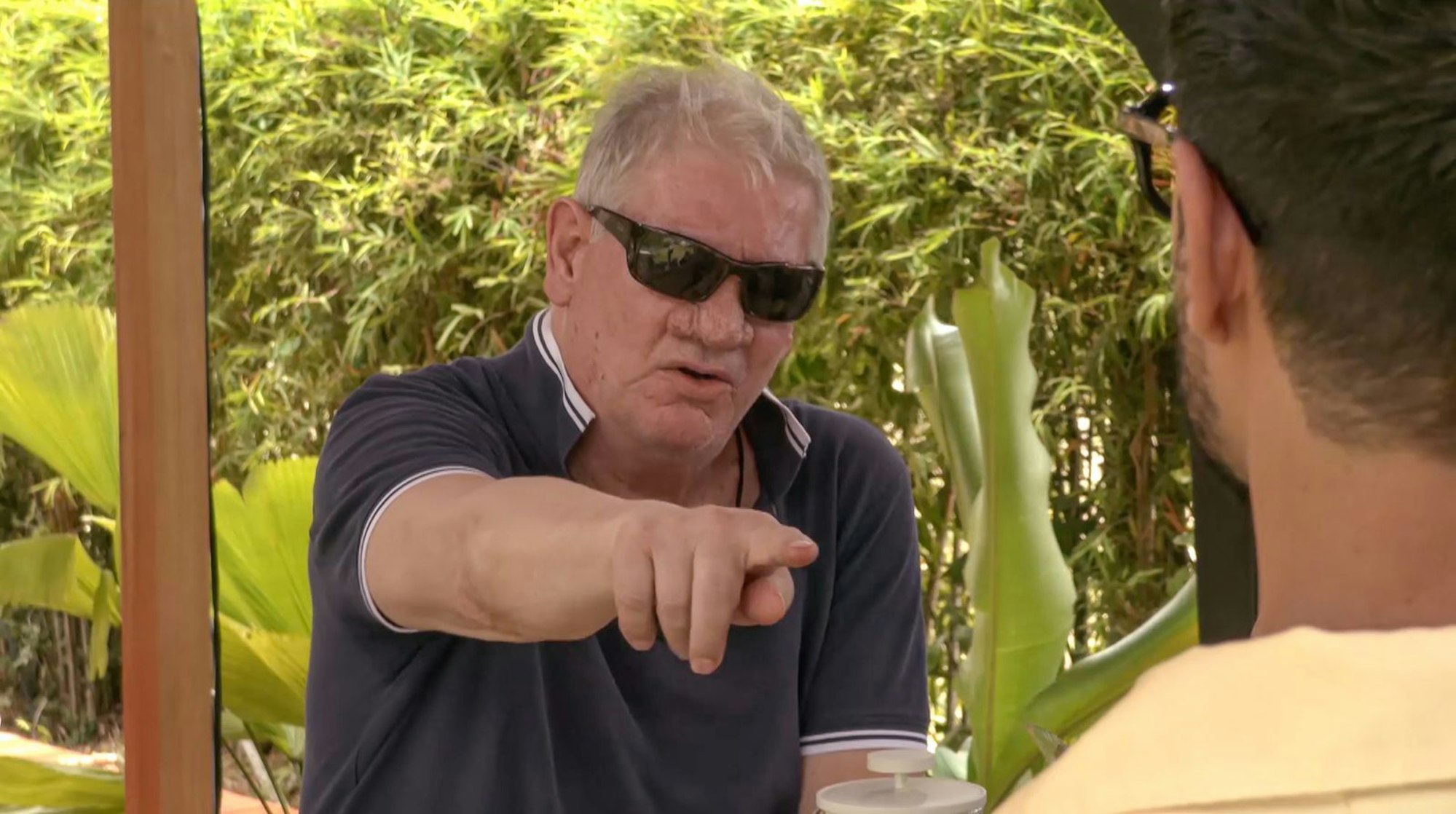 Schauspieler Claude-Oliver Rudolph gefällt die provozierende Art von Reality-Star Martin Angelo ganz und gar nicht. (Bild: Joyn)