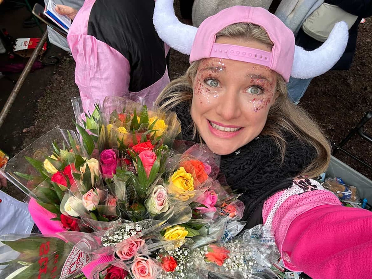 So sah Vanessa aus, als sie Rosenmontag am Zugweg in der Südstadt stand. Sie sucht ihren Ohrring.