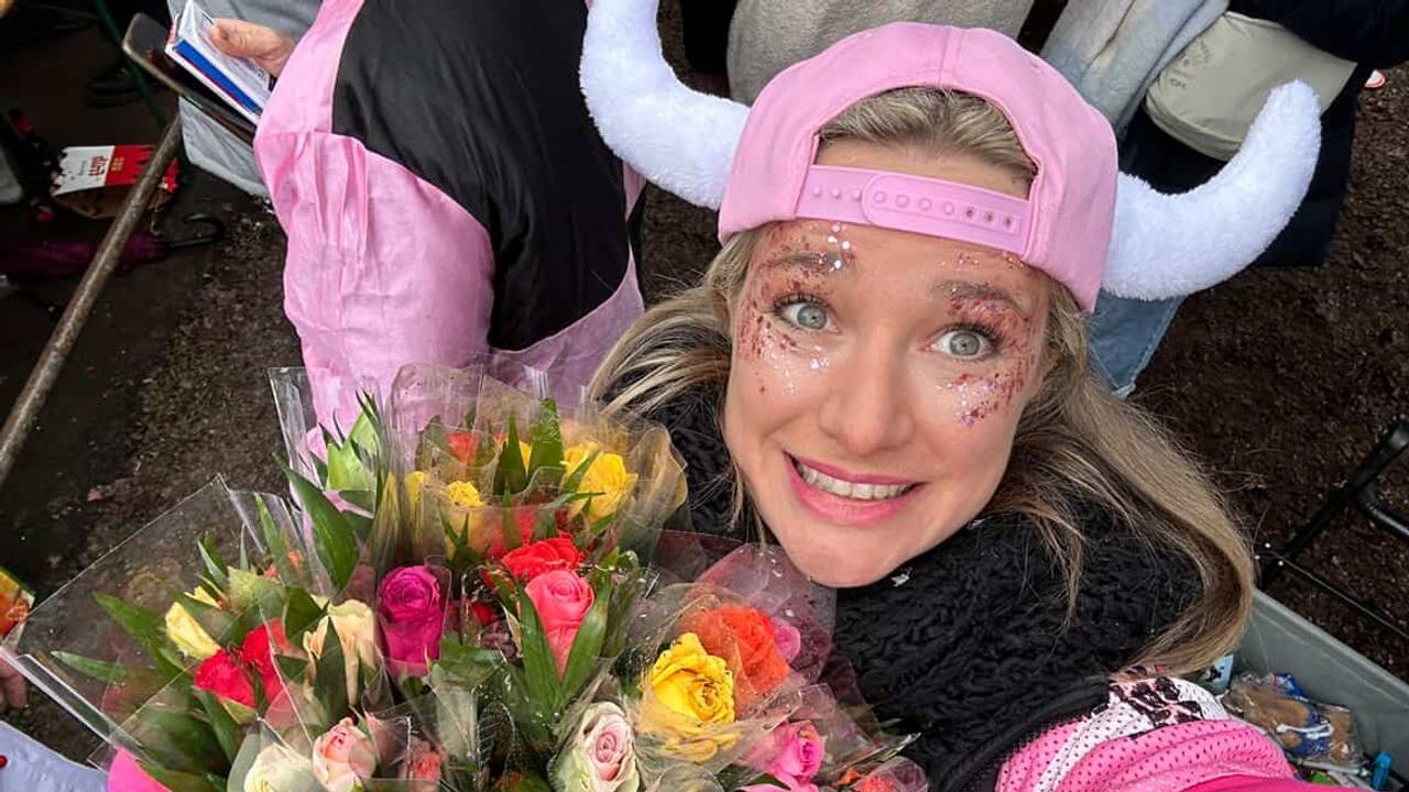 So sah Vanessa aus, als sie Rosenmontag am Zugweg in der Südstadt stand. Sie sucht ihren Ohrring.