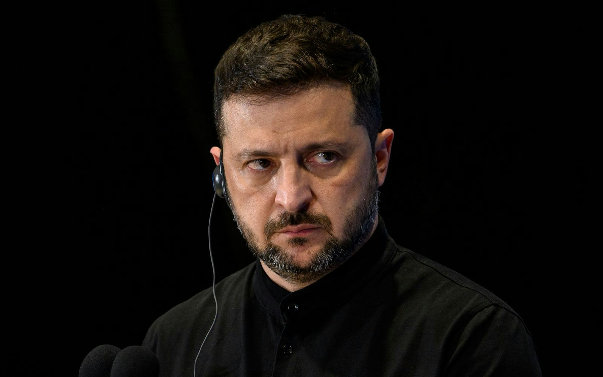 Wolodymyr Selenskyj hat ein Kriegsjahr voller Entbehrungen, Enttäuschungen und auch innenpolitischer Skandale hinter sich. (Bild: 2025 Getty Images/Antonio Masiello)