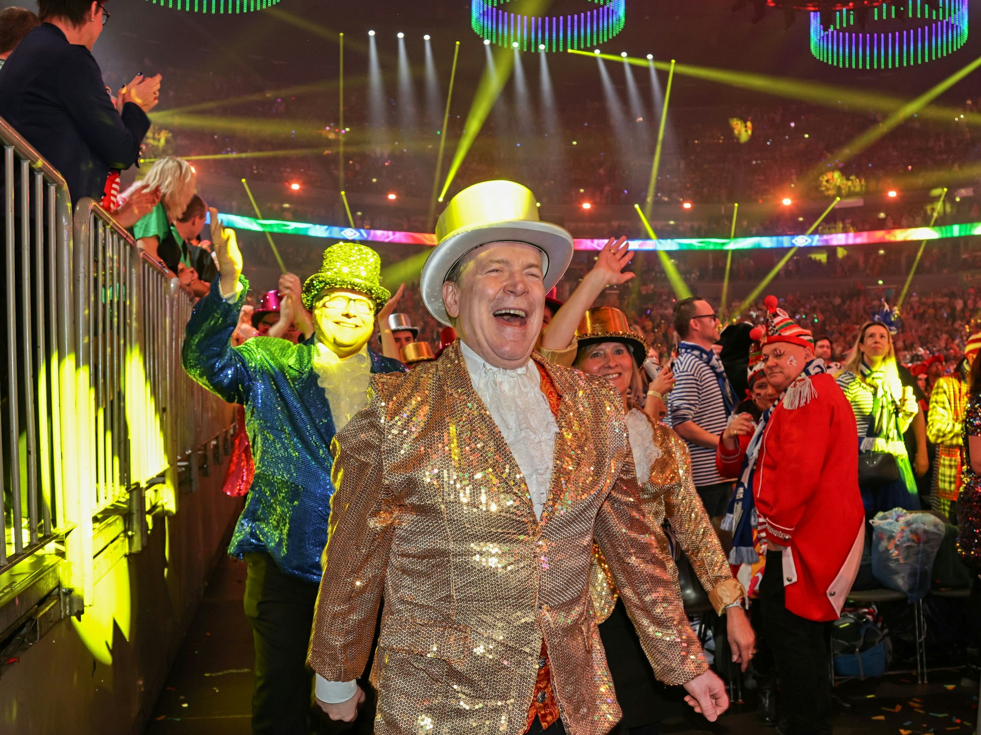 Christoph Kuckelkorn beim Einmarsch in die Lanxess-Arena.
