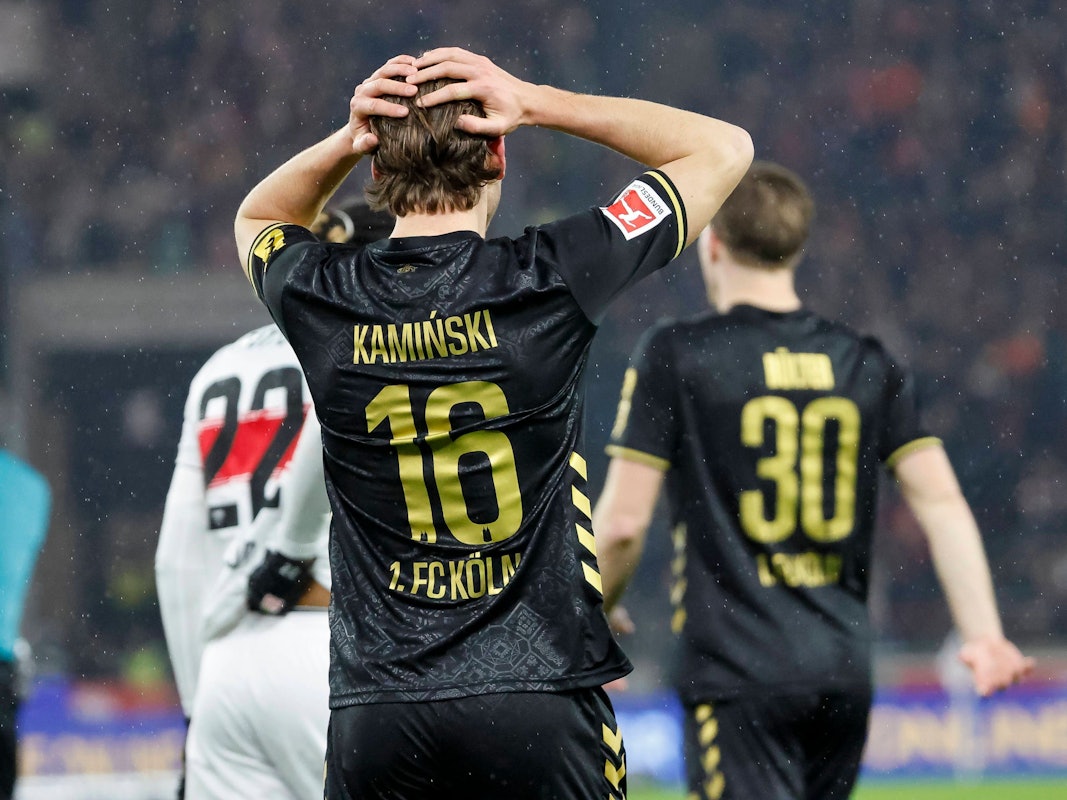 Jakub Kaminski schlägt gegen Köln die Hände über dem Kopf zusammen.