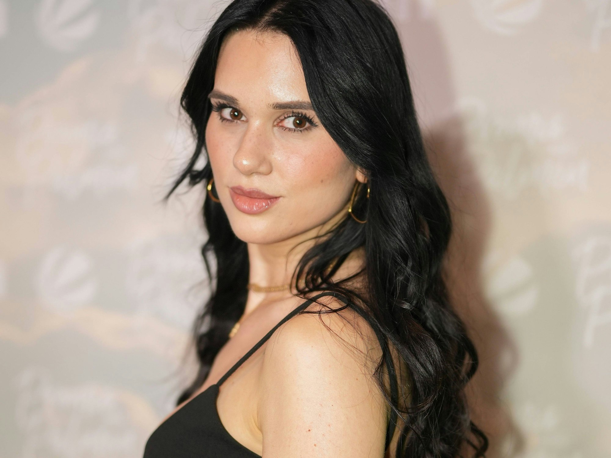 Vanessa Borck (hier bei der Premiere des Realityformats„ Promis unter Palmen“ in Köln Anfang Februar) wehrt sich gegen üble Kritik.