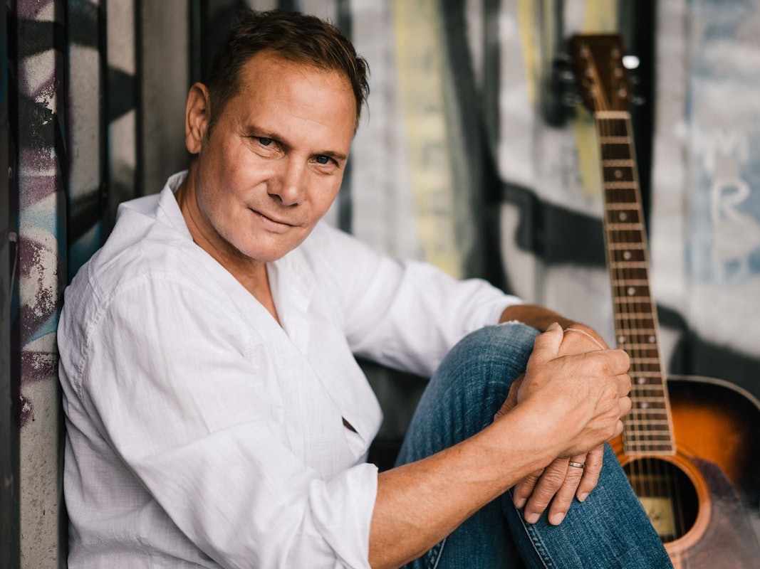 Die 500. Folge von „Notruf Hafenkante“ feiert der Schauspieler Fabian Harloff mit einem ganz besonderen Song. (Bild: Patrick Ludolph )