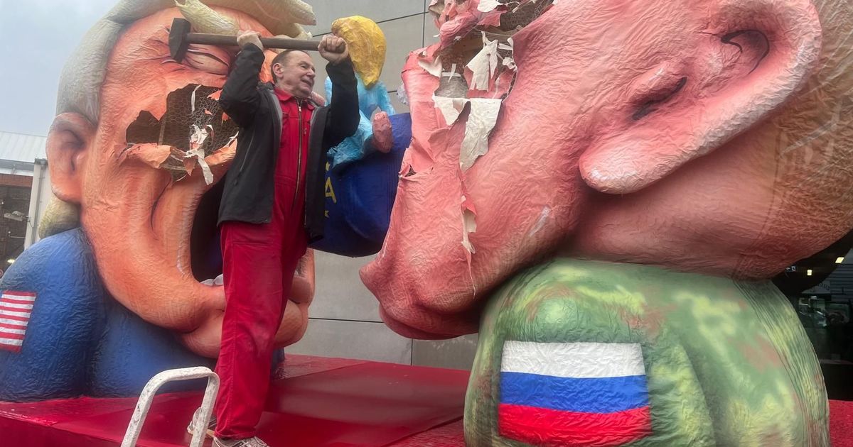 Mit Vorschlaghammer: Putin-Kritiker zerstört Düsseldorfer Motivwagen - Express