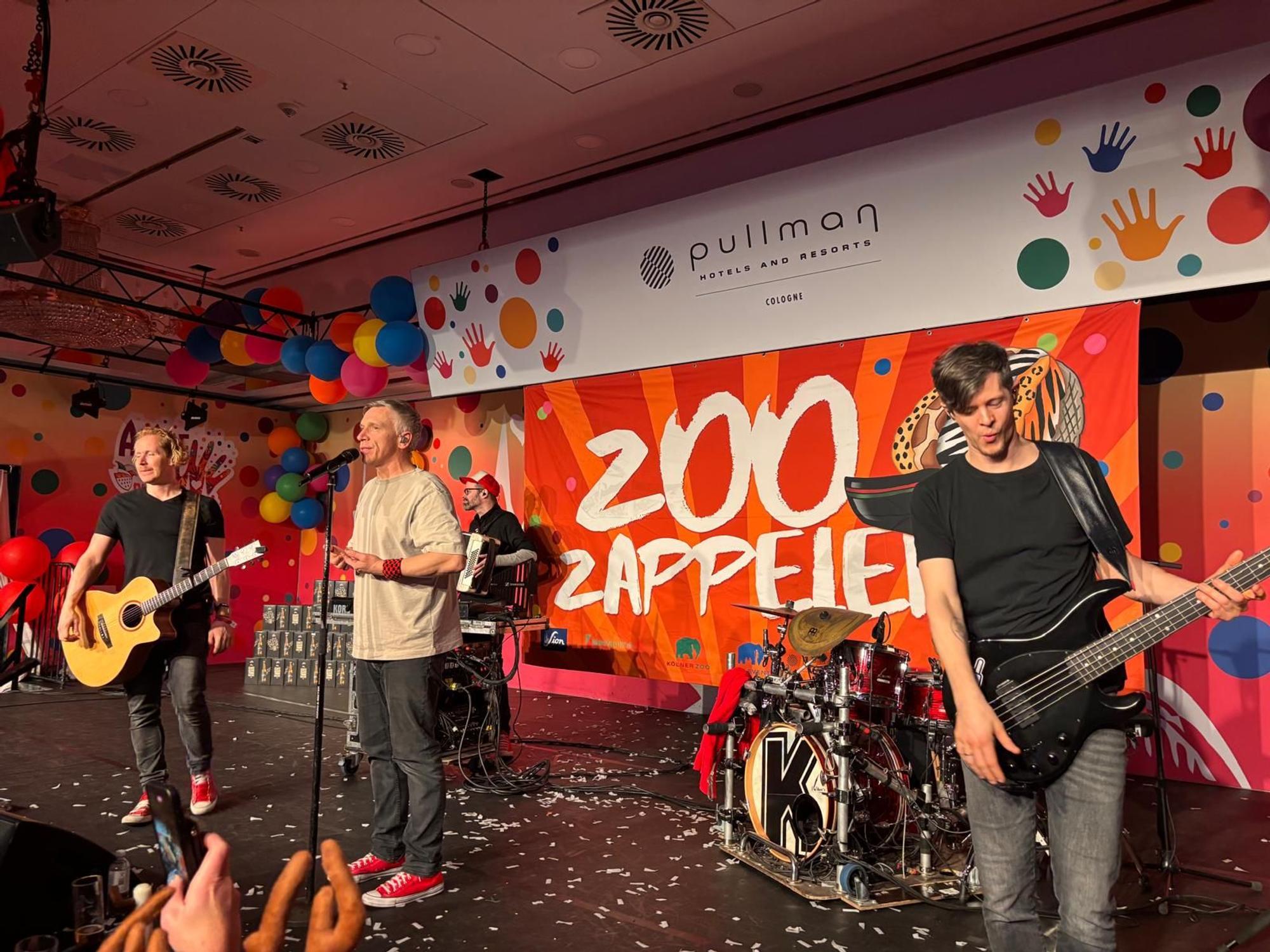 Die Band Kasalla auf der Bühne.